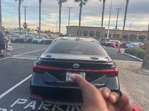 Used 2021 Toyota Avalon XSE image 5