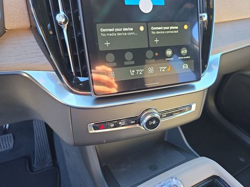 New 2026 Volvo XC90 B6 Plus w/ Protection Package Premier image 16