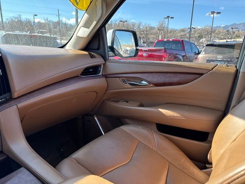 Used 2016 Cadillac Escalade Platinum image 48