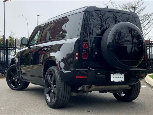 Used 2024 Land Rover Defender 110 X-Dynamic SE image 11