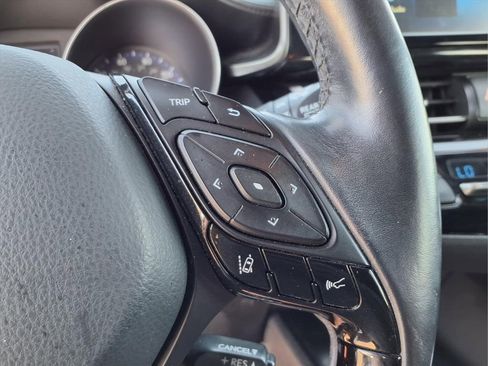 Used 2018 Toyota C-HR XLE FWD image 23