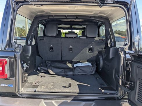 Used 2022 Jeep Wrangler Unlimited Sahara image 15