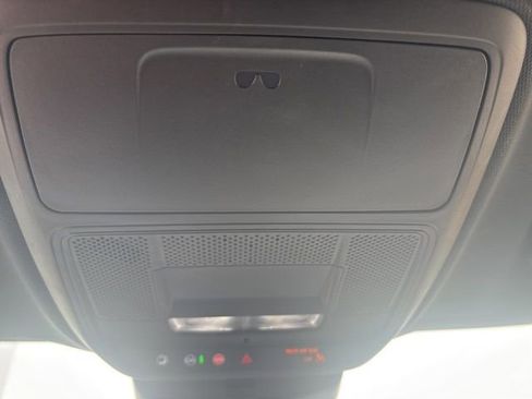 Used 2025 Buick Enclave Preferred AWD/4WD image 26