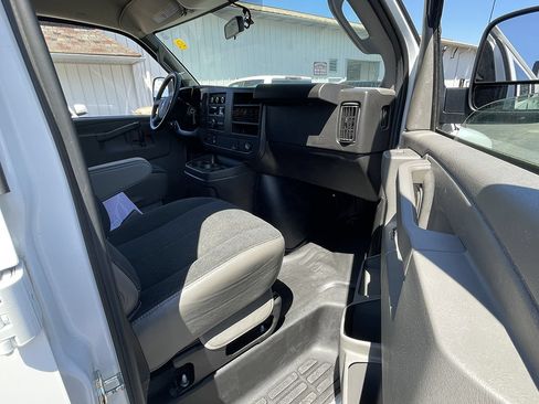 Used 2025 GMC Savana 2500 w/ Driver Convenience Package RWD image 21