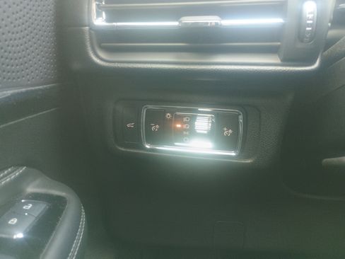 Used 2025 Lincoln Corsair AWD image 19