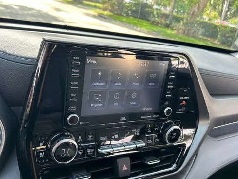 Used 2021 Toyota Highlander Limited image 22