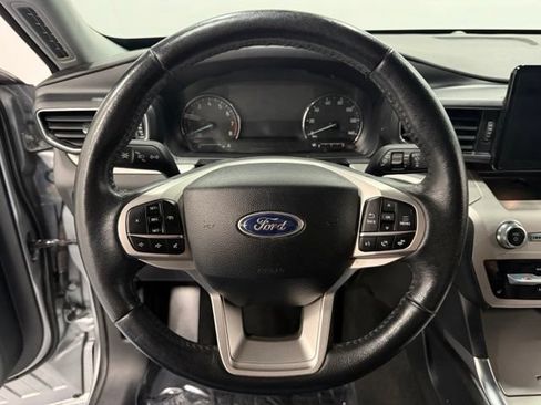 Used 2024 Ford Explorer XLT w/ Equipment Group 202A AWD/4WD image 17