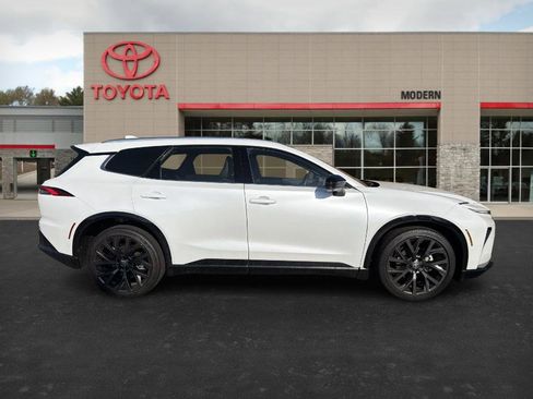 Certified 2025 Toyota Crown Signia Limited image 4