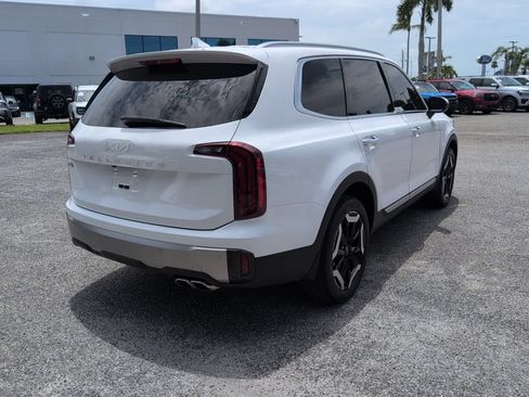 Used 2025 Kia Telluride S FWD image 3