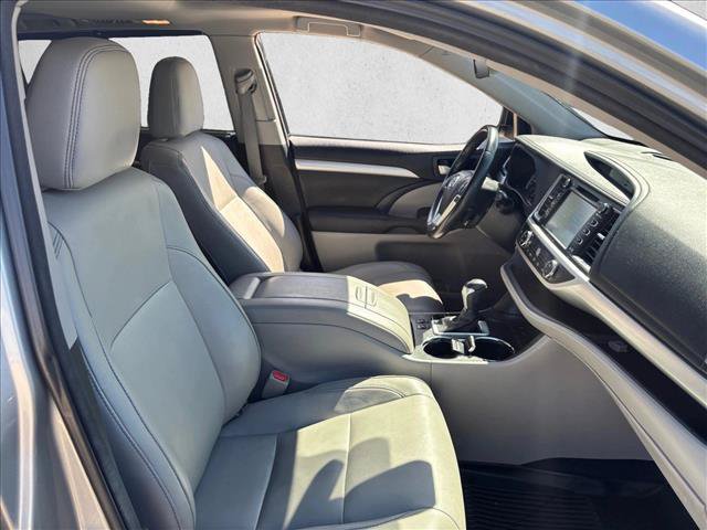Used 2017 Toyota Highlander XLE FWD image 18