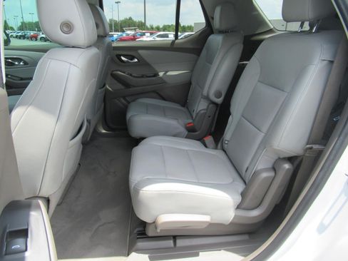 Used 2021 Chevrolet Traverse LT w/ LT Premium Package FWD image 36