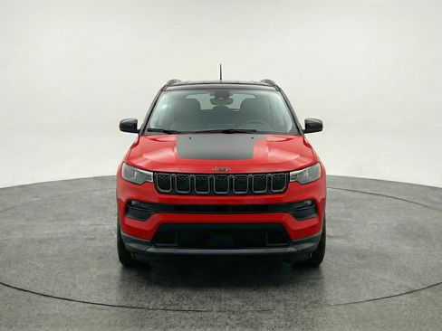 Used 2025 Jeep Compass Trailhawk image 1