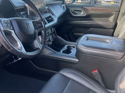 Used 2021 Chevrolet Suburban Z71 w/ Luxury Package image 9