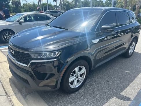 Used 2022 Kia Sorento LX FWD image 1