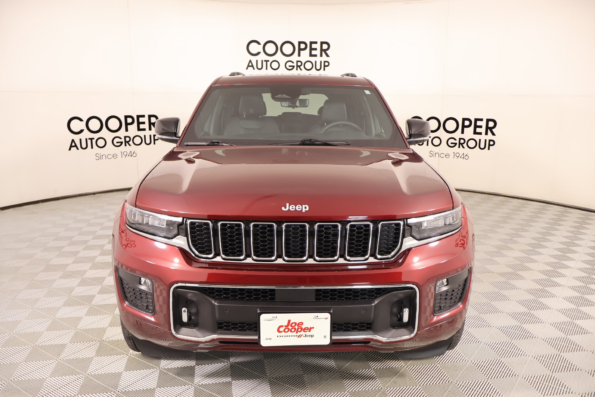Used 2024 Jeep Grand Cherokee Overland w/ Luxury Tech Group IV AWD/4WD image 10