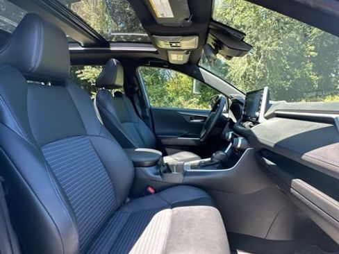 Used 2022 Toyota RAV4 XSE AWD/4WD image 25
