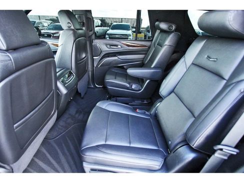 Certified 2024 Cadillac Escalade Luxury image 7