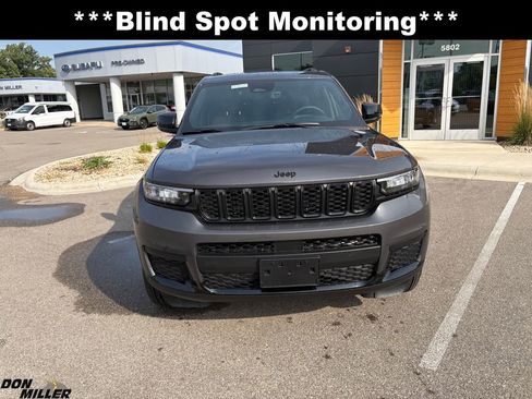 Certified 2025 Jeep Grand Cherokee L Laredo image 3