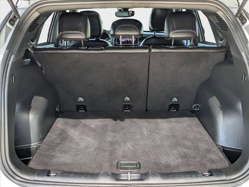 Used 2024 Jeep Compass Trailhawk image 6