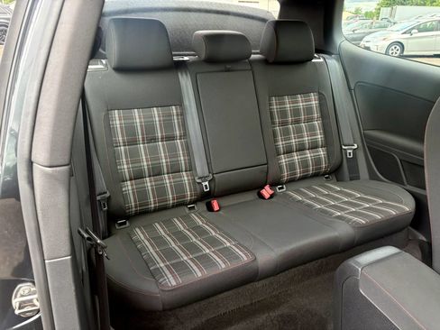Used 2011 Volkswagen Golf 2-Door FWD image 22