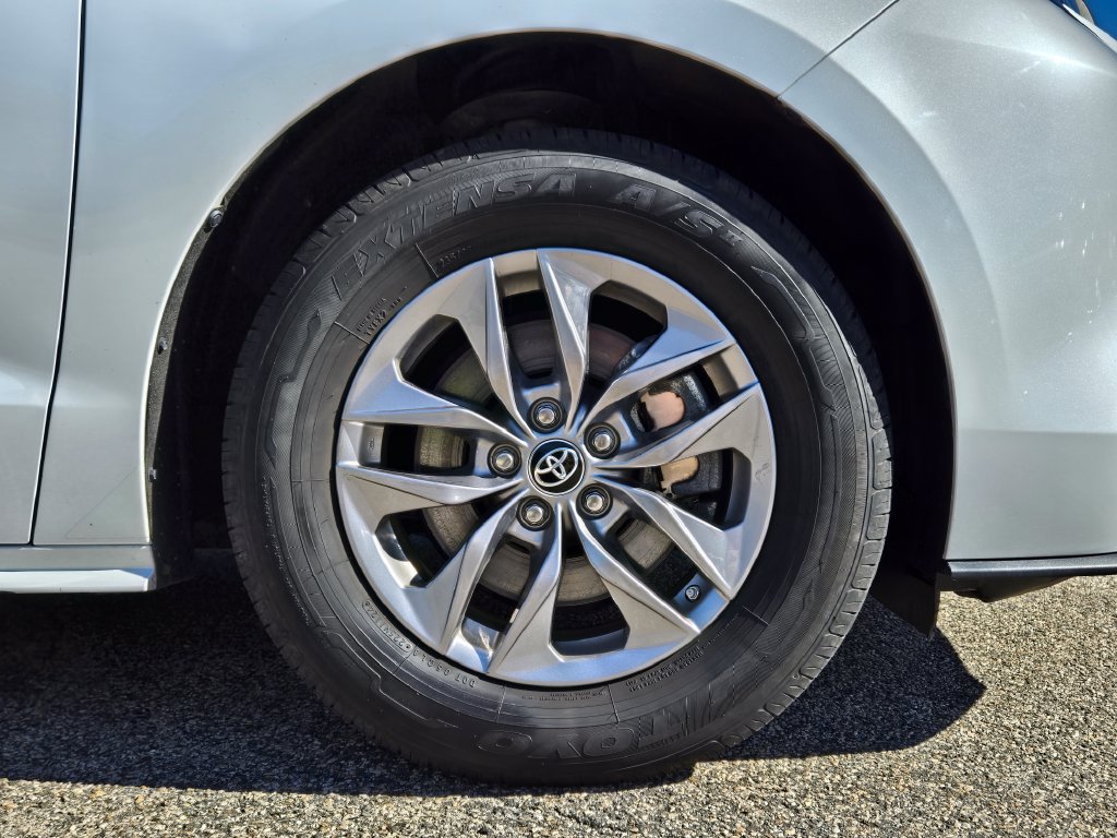 Used 2023 Toyota Sienna XLE AWD/4WD image 10