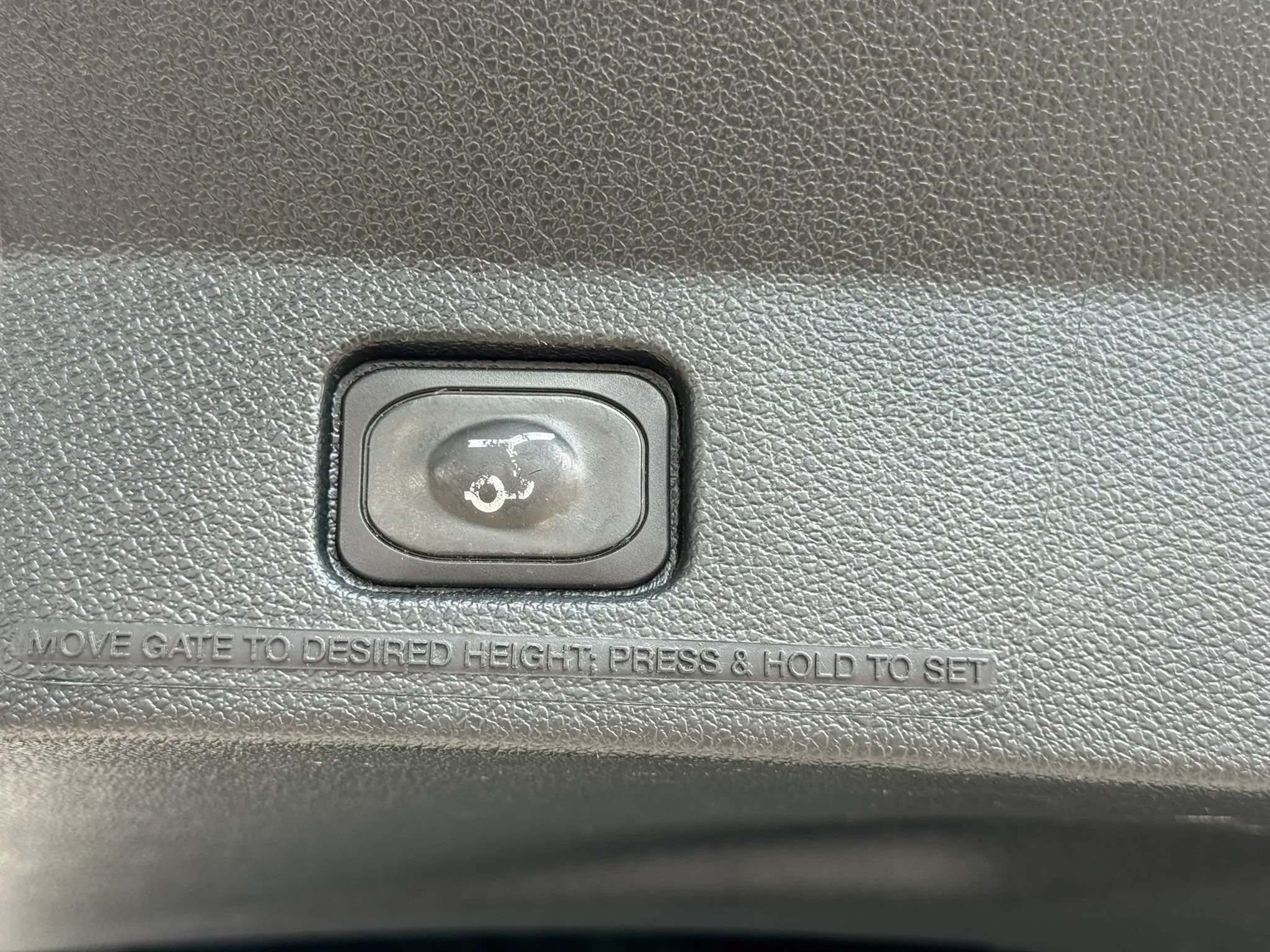 Used 2018 Ford Explorer XLT w/ Equipment Group 202A FWD image 31
