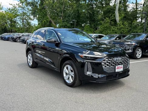 Used 2025 Audi Q5 Premium w/ Convenience Package AWD/4WD image 3
