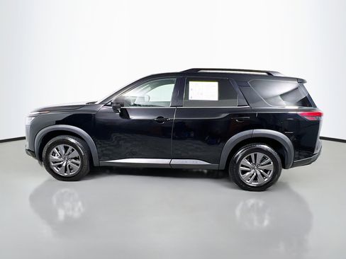 Used 2024 Nissan Pathfinder SV FWD image 9