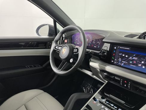 Used 2025 Porsche Cayenne Coupe AWD/4WD image 12