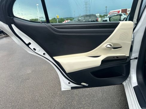 Used 2022 Lexus ES 300h w/ Premium Package FWD image 18
