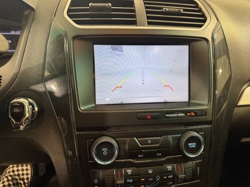 Used 2017 Ford Explorer XLT w/ Equipment Group 201A FWD image 27