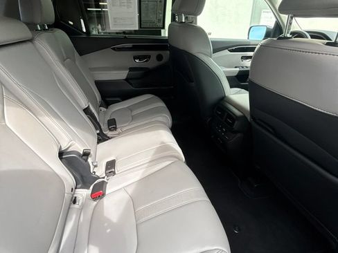 Used 2025 Honda Pilot EX-L image 23