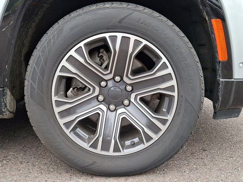 Used 2023 Jeep Wagoneer L Series II image 8