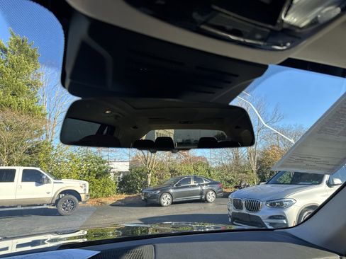 Used 2023 BMW X7 xDrive40i w/ Premium Package image 15