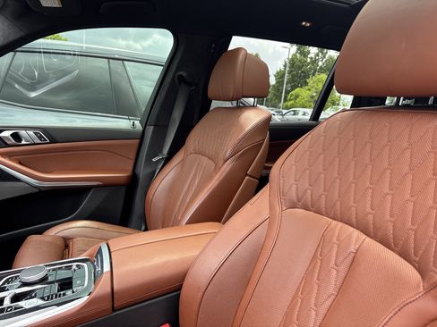 Certified 2024 BMW X7 M60i AWD/4WD image 35