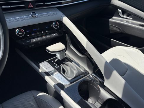 Certified 2022 Hyundai Elantra Limited image 13