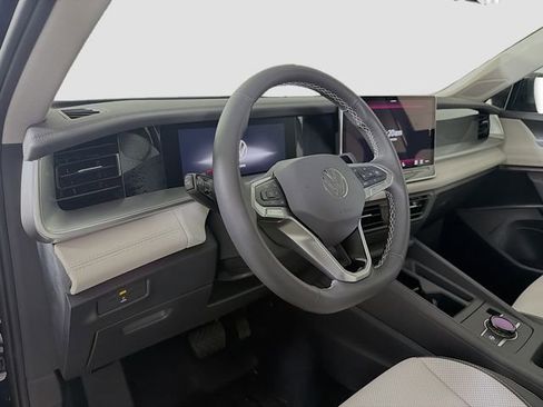 New 2026 Volkswagen Tiguan SE FWD image 9