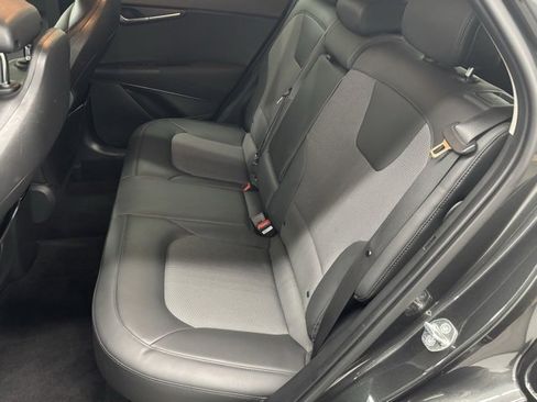 Used 2023 Kia Niro EX image 8