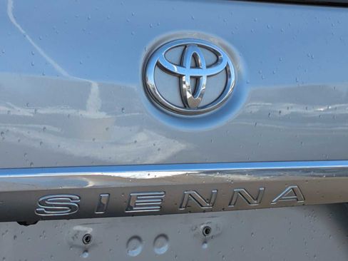 Used 2012 Toyota Sienna Limited image 11