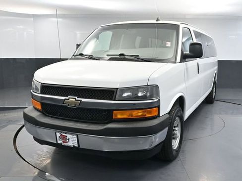 Used 2017 Chevrolet Express 3500 LT w/ LT Preferred Equipment Group image 11