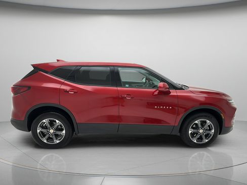 Used 2025 Chevrolet Blazer LT AWD/4WD image 4