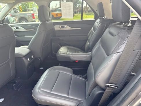 Used 2025 Ford Explorer Active w/ Active Comfort Package RWD image 5