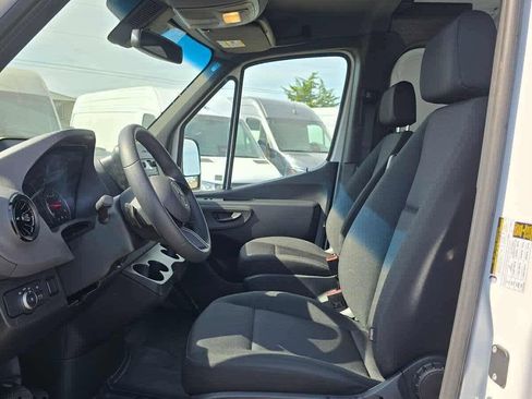 Used 2025 Mercedes-Benz Sprinter 2500 image 23