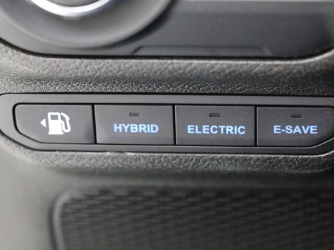 Used 2023 Jeep Wrangler Unlimited w/ Sun & Screen Package image 27