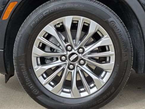 Used 2024 Cadillac XT4 Premium Luxury w/ Cold Weather Package image 10