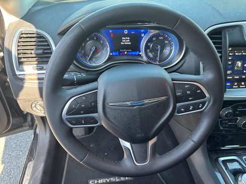 Used 2022 Chrysler 300 Touring L w/ Safetytec Plus Group AWD/4WD image 18