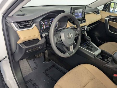 Used 2021 Toyota RAV4 XLE w/ Convenience Package image 11