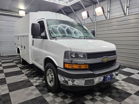 Used 2020 Chevrolet Express 3500 w/ Power Convenience Package RWD image 3
