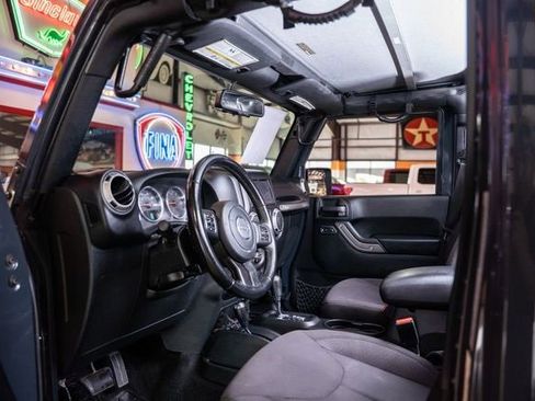 Used 2017 Jeep Wrangler Unlimited Sport image 15