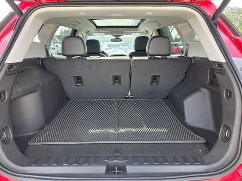 Used 2023 GMC Terrain SLT w/ Tech Package FWD image 14